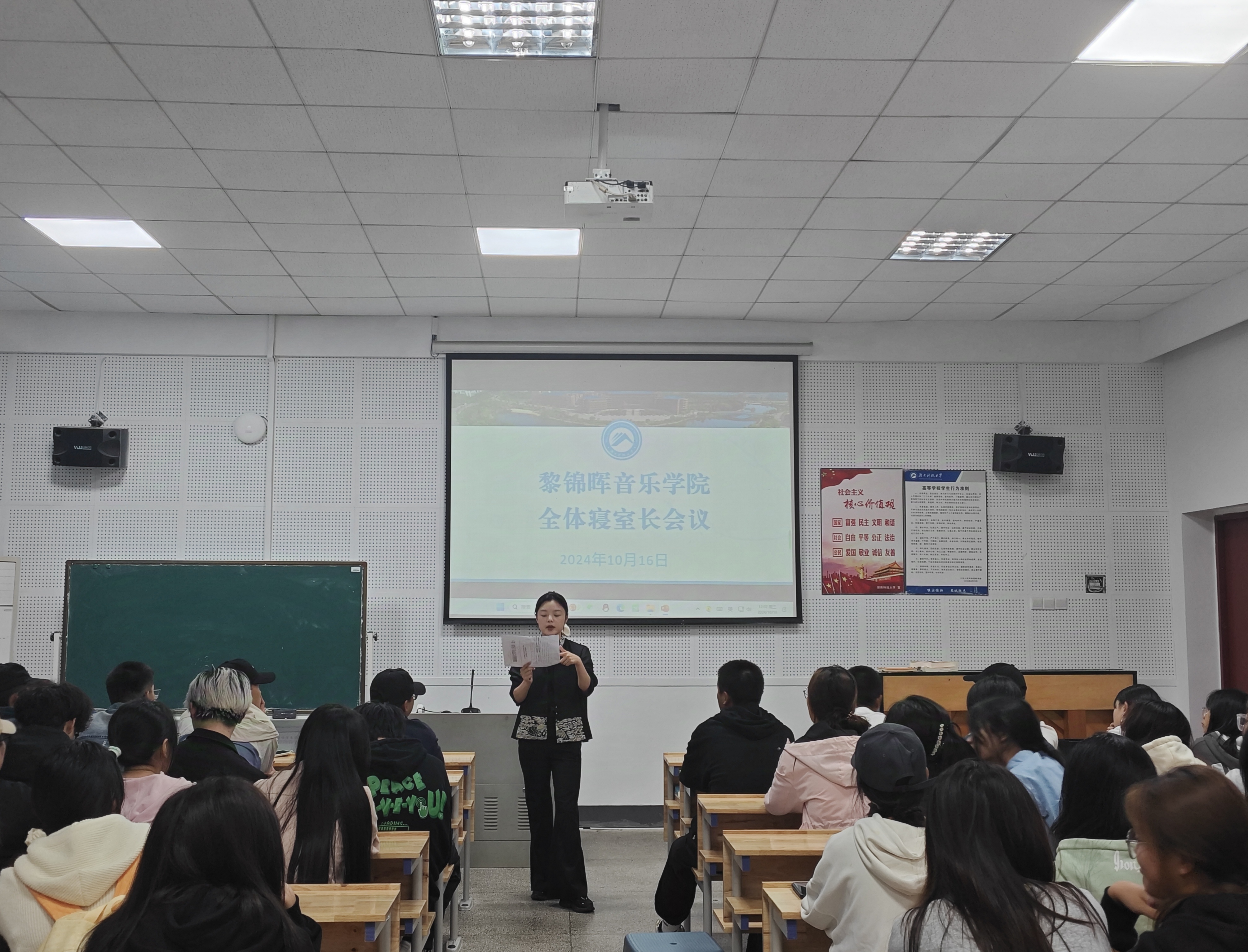 a15e100a43d840d38d158f7e6bba34c8.jpg a15e100a43d840d38d158f7e6bba34c8.jpg